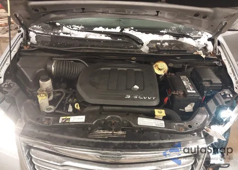 2013 Chrysler Town & Country Touring-L z USA, uszkodzony, nr VIN 2C4RC1CG4DR757752